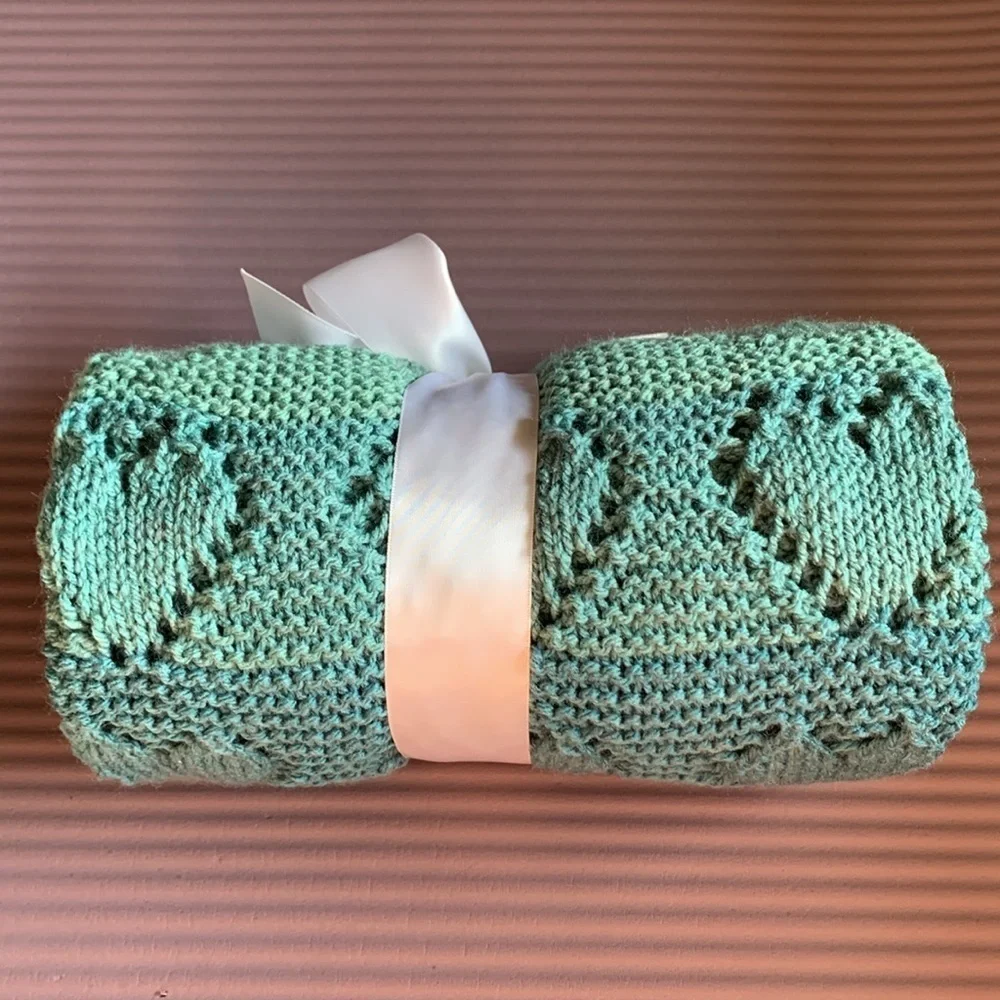 {Knit Baby Blanket} 💕heart design